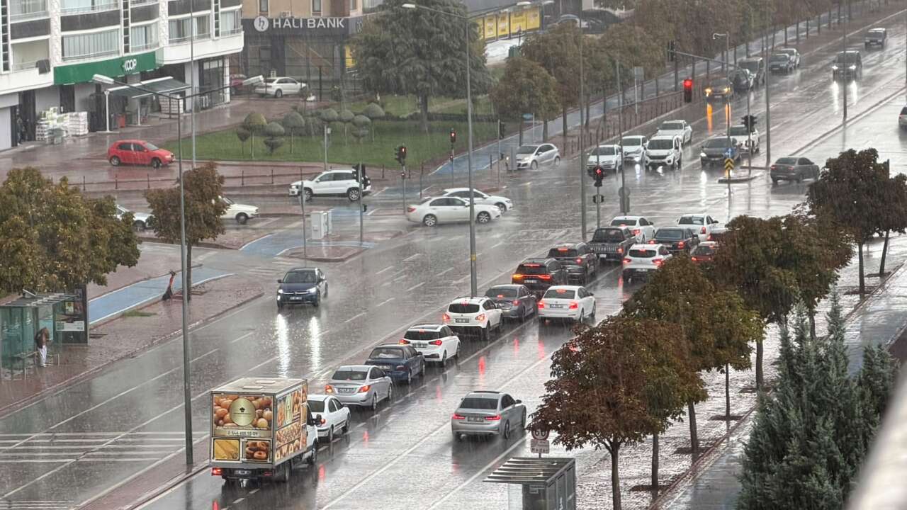 Konya’da sağanak yeniden bastırdı! AKOM 2 gün için daha uyarı yaptı 1